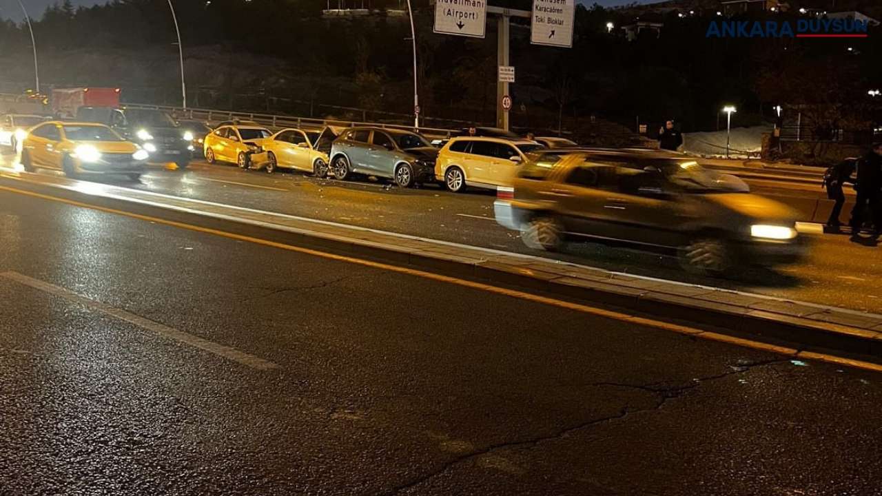 Ankara Pursaklar'da zincirleme trafik kazasında 8 araç birbirine girdi