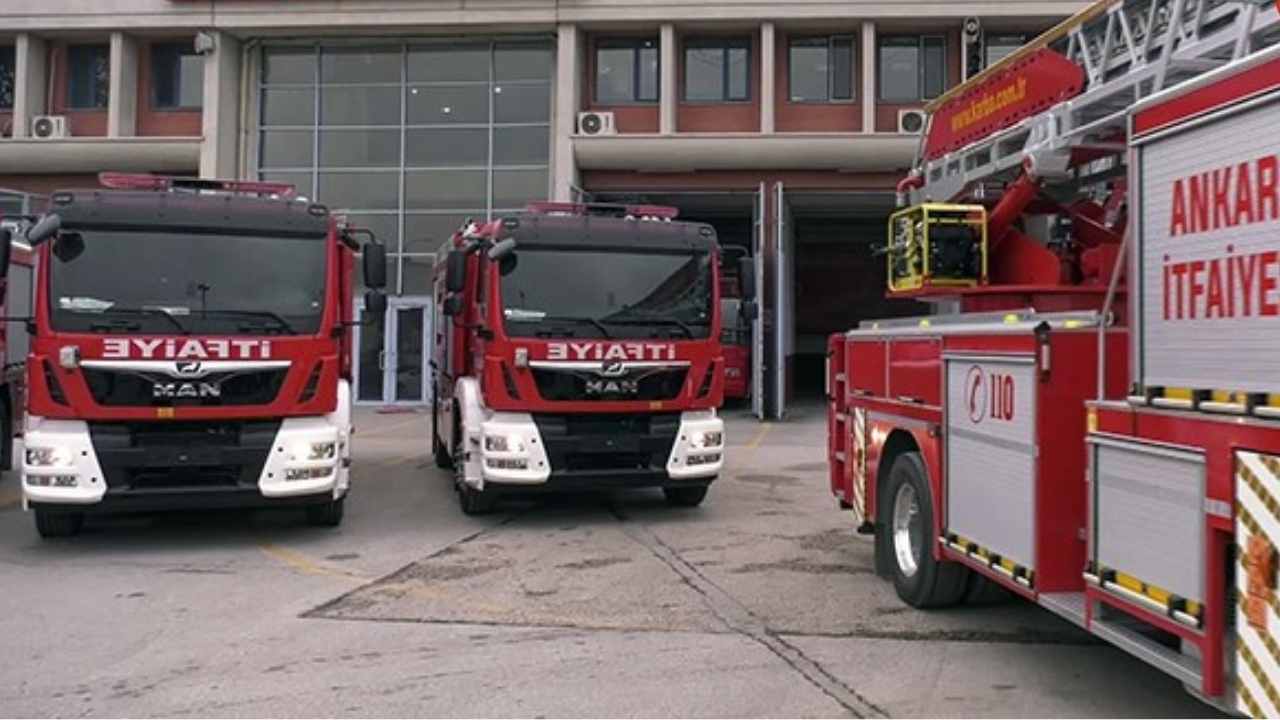 Pursaklar'da korkutan yangın! 5 katlı binanın teras katı yandı