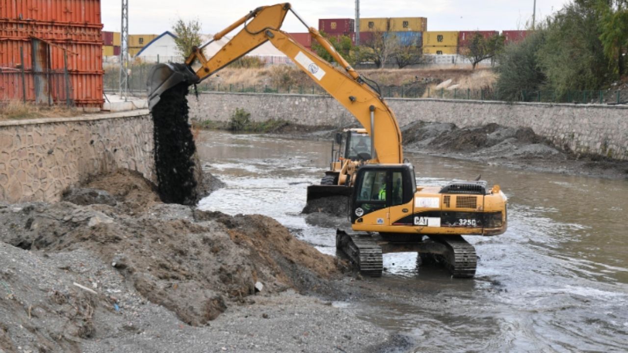 ASKİ'den Başkent'te derelere temizlik harekatı!