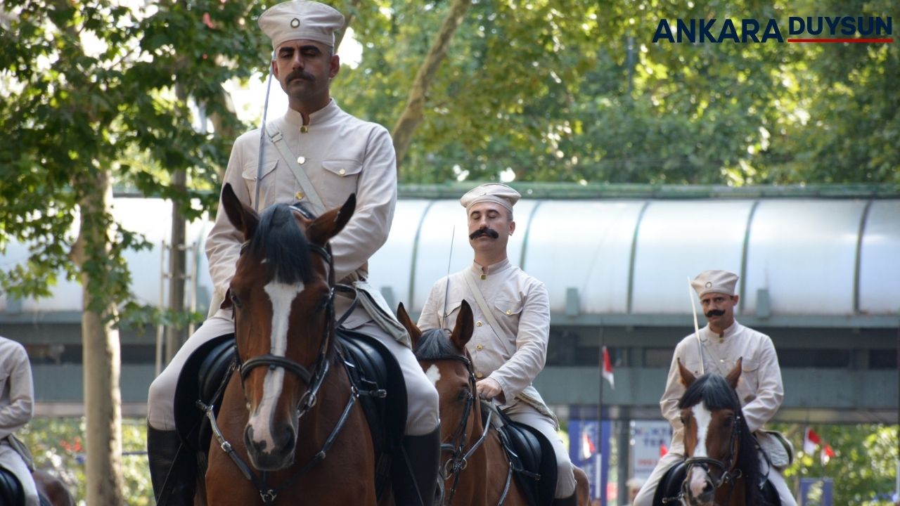 Ankara'da 30 Ağustos'a özel kortej düzenlendi